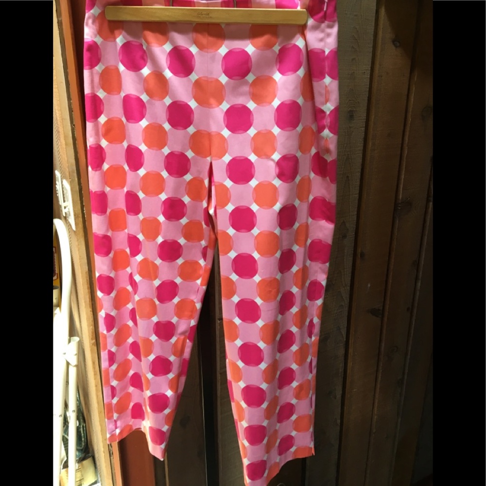 New with tags! Fun and colorful Saks capris!